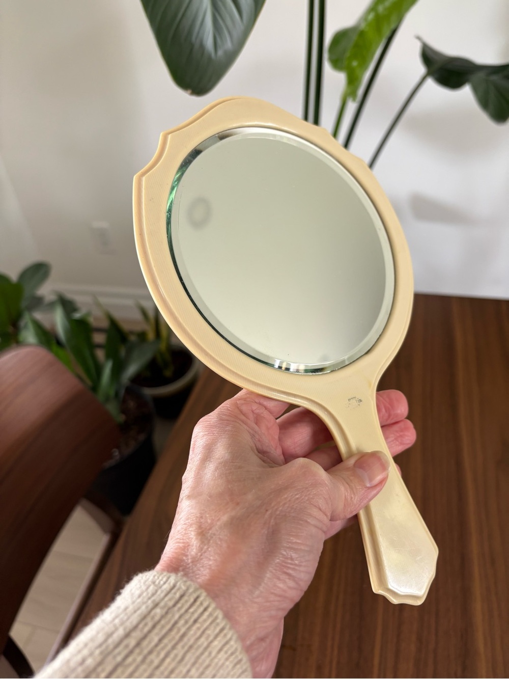 Vintage Cream Heavy Platic Handheld Mirror